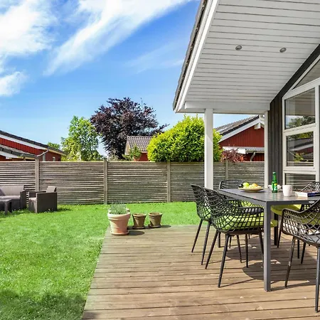 Lovely In With Kitchen Feriehus