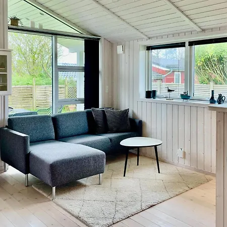 Lovely In With Kitchen Feriehus